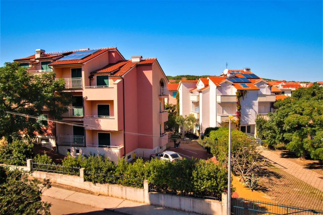 Hotel Pansion Hrga Vodice Exterior foto