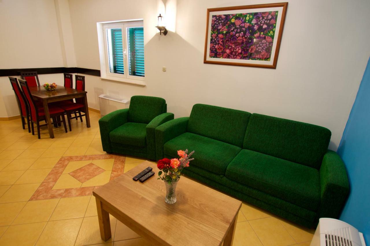 Hotel Pansion Hrga Vodice Exterior foto